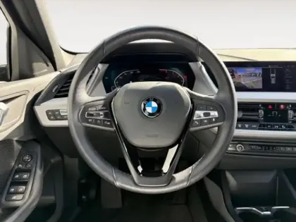 Photo 11 BMW Serie 1 Série 1 116i 109ch Business Design