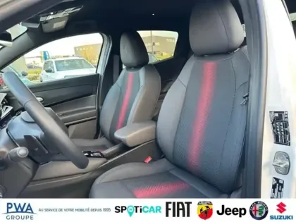 Photo 8 Alfa Romeo Junior  1.2 Ibrida 145ch Premium e-DCT6 Q4