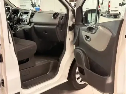 Photo 13 Renault Trafic Gén. III (F82) Ph1 Grand Confort 4