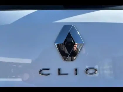 Photo 10 Renault Clio  1.6 E-Tech hybride 140ch Intens -21N