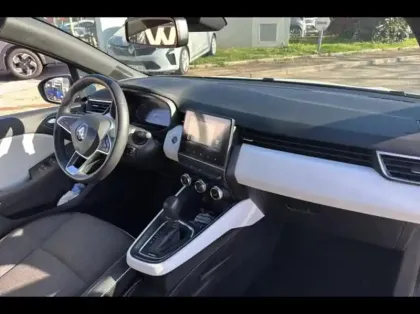 Photo 8 Renault Clio  1.6 E-Tech hybride 140ch Intens -21N