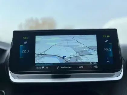 Photo 11 Peugeot 208  e- 136ch Roadtrip