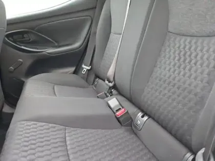 Photo 13 Toyota Yaris  116h France Business 5p