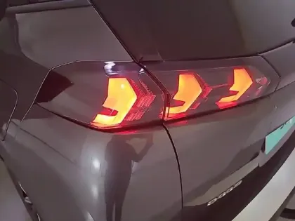 Photo 36 Peugeot 2008 Gén. II Ph1 NG Roadtrip 5