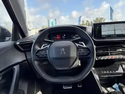 Photo 8 Peugeot 2008  PureTech 130 S&S EAT8