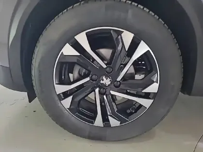 Photo 61 Peugeot 2008  PureTech 130 S&S EAT8