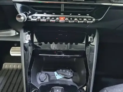 Photo 45 Peugeot 2008 Gén. II Ph1 NG Roadtrip 5