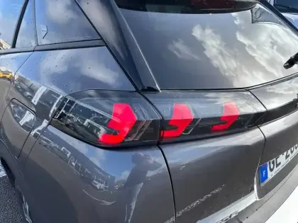 Photo 16 Peugeot 2008  PureTech 130 S&S EAT8