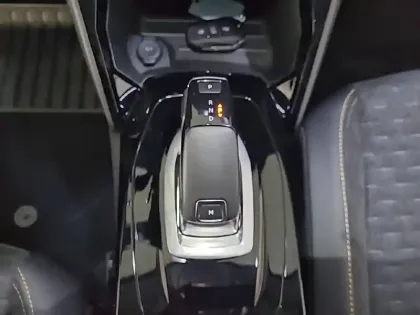 Photo 33 Peugeot 2008 Gén. II Ph1 NG Roadtrip 5