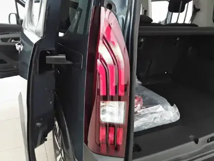 Photo 16 Peugeot Rifter e- M Electrique 136 ch Automatique 54kWh 5pl