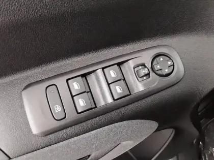 Photo 19 Peugeot Rifter e- M Electrique 136 ch Automatique 54kWh 5pl