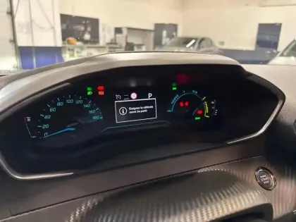 Photo 9 Peugeot 2008  Electrique 136 ch