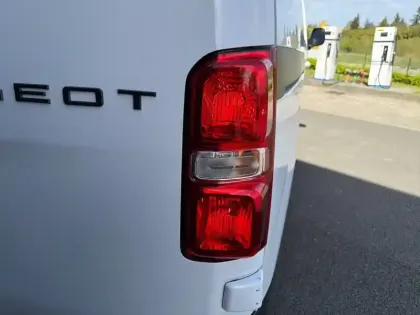 Photo 66 Peugeot Expert  FGN M DIESEL 150 CH AUTOMATIQUE