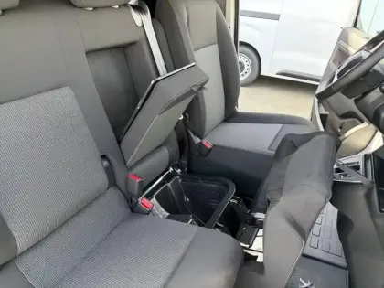 Photo 71 Peugeot Expert  FGN M DIESEL 150 CH AUTOMATIQUE