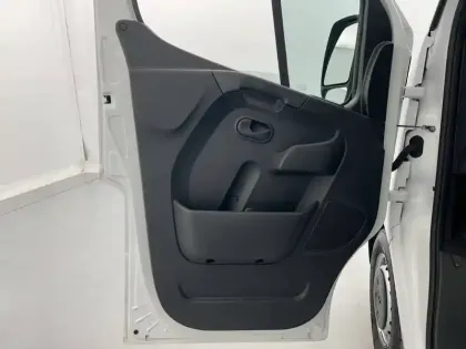 Photo 82 Renault Master  FGN TRAC F3500 L3H3 BLUE DCI 135