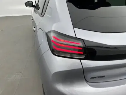 Photo 16 Peugeot 208  Hybrid 100 e-DCS6