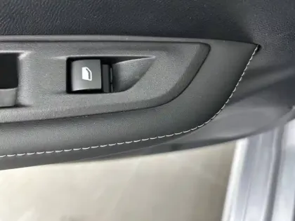 Photo 14 Peugeot 208  Hybrid 100 e-DCS6