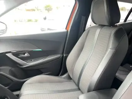 Photo 35 Peugeot 2008  BlueHDi 110 S&S BVM6