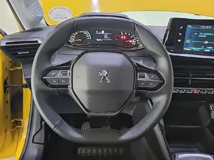 Photo 86 Peugeot 208  PureTech 75 S&S BVM5