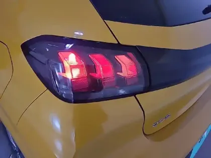 Photo 36 Peugeot 208 Gén. II Ph1 NG Style 5