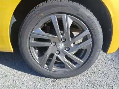 Photo 12 Peugeot 208  PureTech 75 S&S BVM5