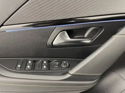 Photo 31 Peugeot 208  Hybrid 100 e-DCS6