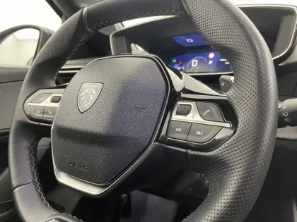 Photo 28 Peugeot 208  Hybrid 100 e-DCS6