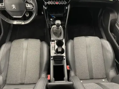 Photo 88 Peugeot 2008  PureTech 130 S&S BVM6