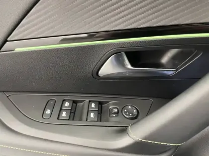 Photo 63 Peugeot 2008  PureTech 130 S&S BVM6