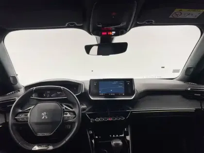 Photo 61 Peugeot 2008  PureTech 130 S&S BVM6