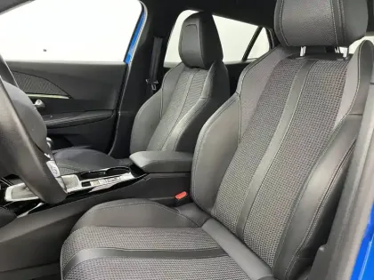 Photo 77 Peugeot 2008  PureTech 130 S&S BVM6