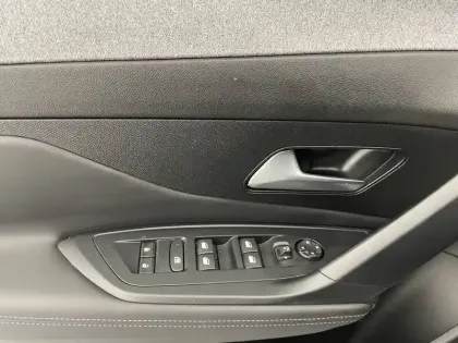 Photo 61 Peugeot 308  SW Hybrid 145 e-DCS6