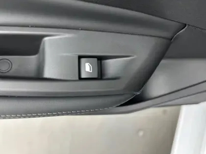 Photo 17 Peugeot 308  Hybrid 145 e-DCS6