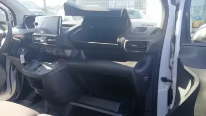 Photo 32 Peugeot Partner  FOURGON M 650 KG BLUEHDI 130 S&S EAT8