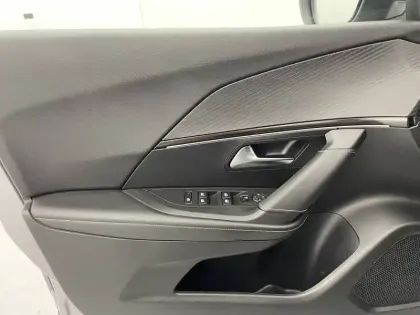 Photo 91 Peugeot 2008  PureTech 130 S&S EAT8