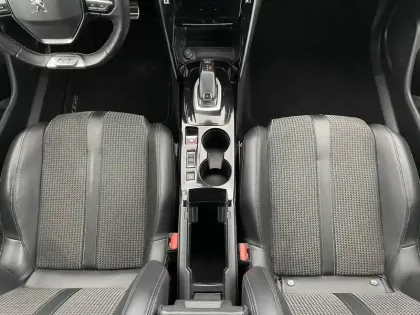 Photo 92 Peugeot 2008  PureTech 130 S&S EAT8