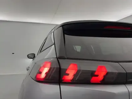 Photo 93 Peugeot 2008  PureTech 130 S&S EAT8