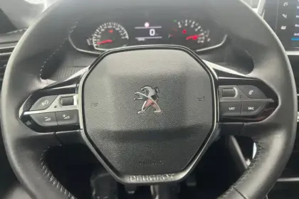 Photo 16 Peugeot 208  PureTech 100 S&S BVM6