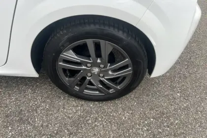 Photo 11 Peugeot 208  PureTech 100 S&S BVM6