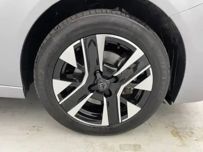 Photo 31 Peugeot 208  Hybrid 100 e-DCS6