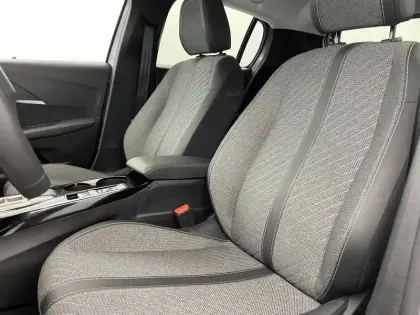 Photo 23 Peugeot 208  Hybrid 100 e-DCS6