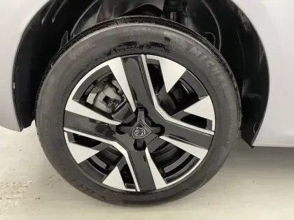 Photo 33 Peugeot 208  Hybrid 100 e-DCS6