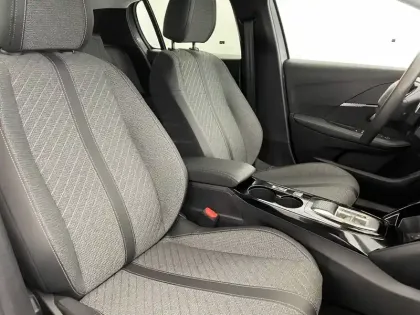 Photo 46 Peugeot 208  Hybrid 100 e-DCS6