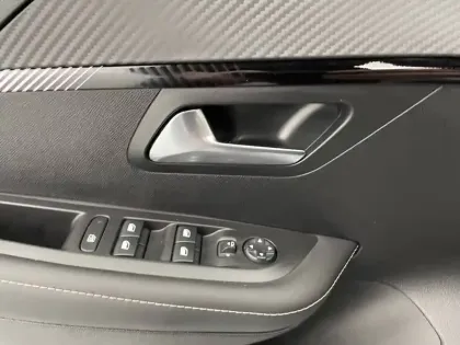 Photo 56 Peugeot 208  Hybrid 100 e-DCS6