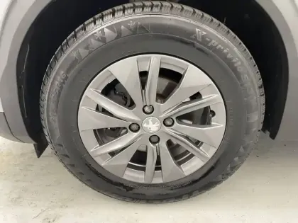 Photo 48 Peugeot 2008  PureTech 100 S&S BVM6