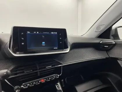 Photo 91 Peugeot 2008  PureTech 100 S&S BVM6