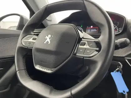 Photo 60 Peugeot 2008  PureTech 100 S&S BVM6