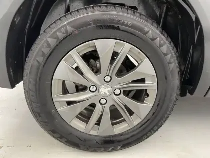 Photo 50 Peugeot 2008  PureTech 100 S&S BVM6