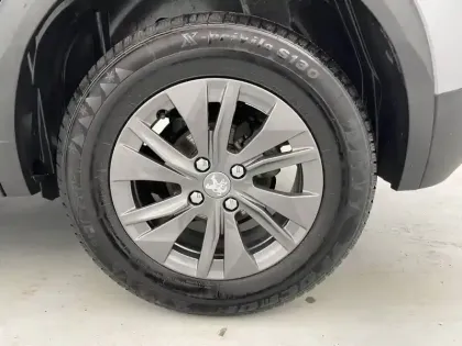 Photo 79 Peugeot 2008  PureTech 100 S&S BVM6