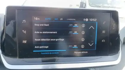 Photo 60 Peugeot 2008  PureTech 130 S&S EAT8